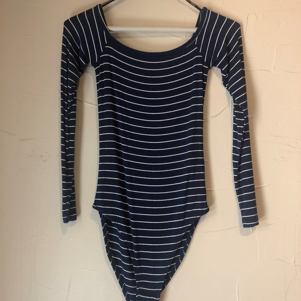 Long-sleeved body suit